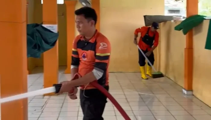 Banjir Surut BPBD Kota Serang Bersih – Bersih Pasca Banjir