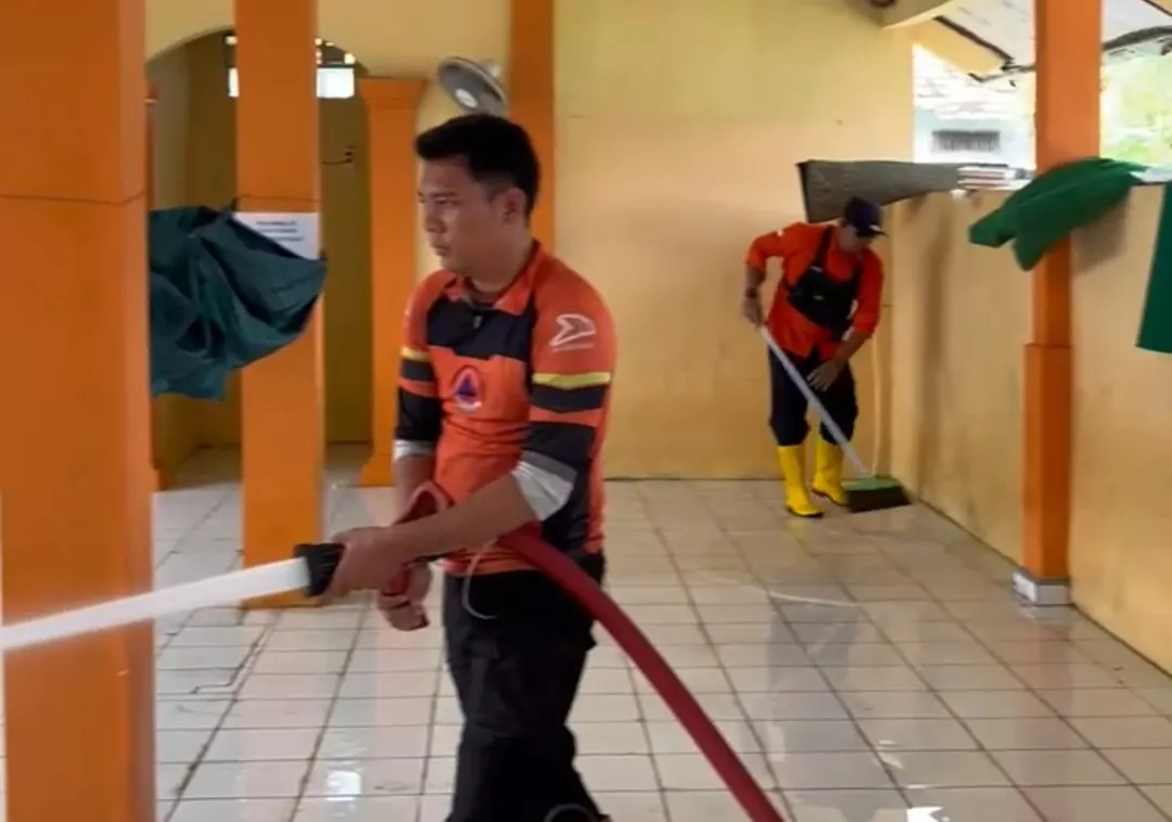 banjir surut di kota serang