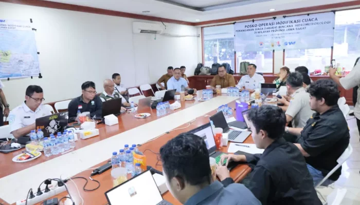 Budi Rustandi Sambangi Posko Operasi Modifikasi Hujan