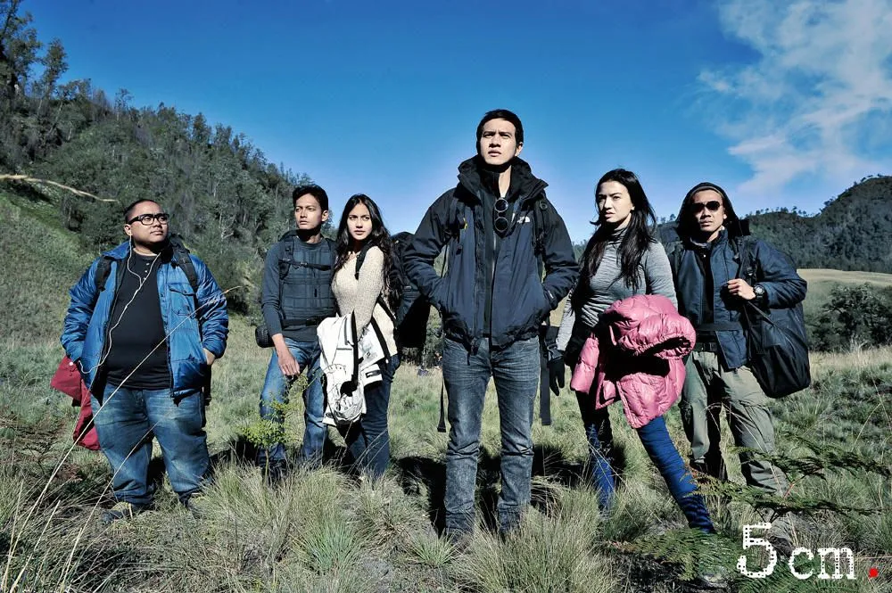 sinopsis film 5 cm lengkap