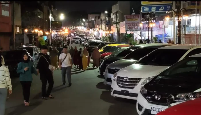 Keren! Ratusan Pecinta Otomotif Sulap Royal Baroe Jadi Lokasi Syuting Sinematik