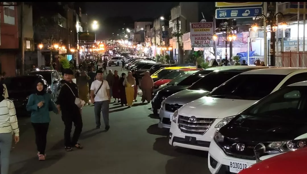 Royal Baroe Kota Serang Jadi Galeri Otomotif