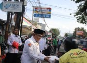 Jelang Buka Puasa, Kemenag Kota Serang dan Tokoh Lintas Agama Turun Ke jalan Bagikan Takjil