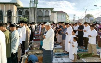 Ribuan Warga Kota Serang Salat Id Lebih Awal di Masjid Asy Syubban
