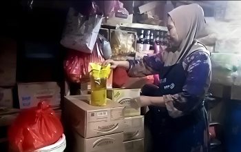 Atasi Kelangkaan Pasca Lebaran, Bulog Serang Salurkan  Minyakita ke Pedagang
