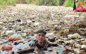 Sampah Kembali Penuhi Sungai Cibanten