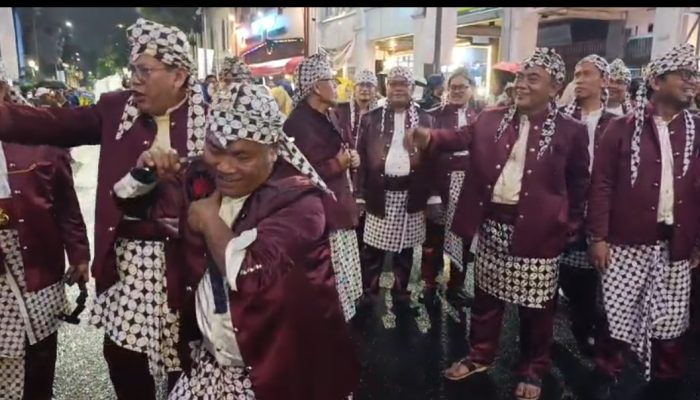 Kadisparpora Kota Serang Main Debus di Apeksi Medan