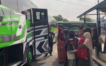 Tangis Orang Tua Iringi Pelepasan Ratusan Murid Sekolah Rakyat